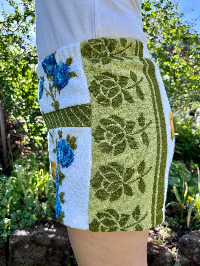 Towel Shorts "Sunlit Garden 83" - L