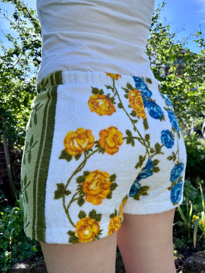 Towel Shorts "Sunlit Garden 83" - L