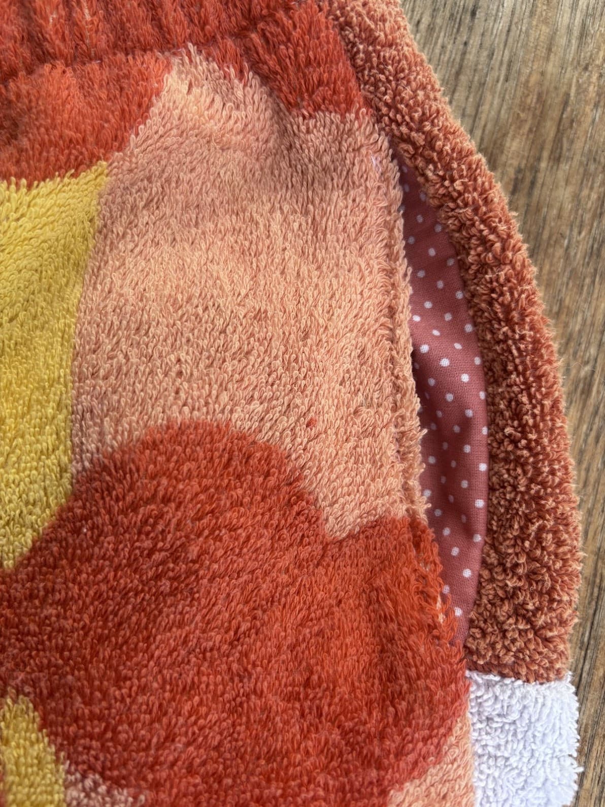 Towel Shorts "Mosaic stripe-wave mix ´84" - L - mit Taschen