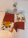 Upcycled Towel Shorts Amber Roses 66 Größe S - Vorderansicht hängend